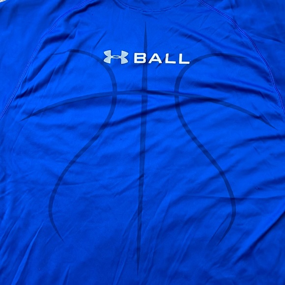 EUC Men’s Under Armour Loose Blue Basketball HeatGear Short Sleeve Shirt Size XL - Picture 3 of 7